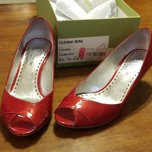 2" heel wedge Gianni Bini